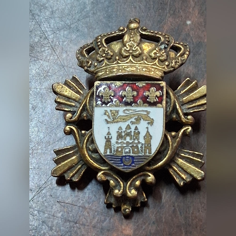Coro Goldtone & Enamel Heraldic Crest Brooch Pin Vintage